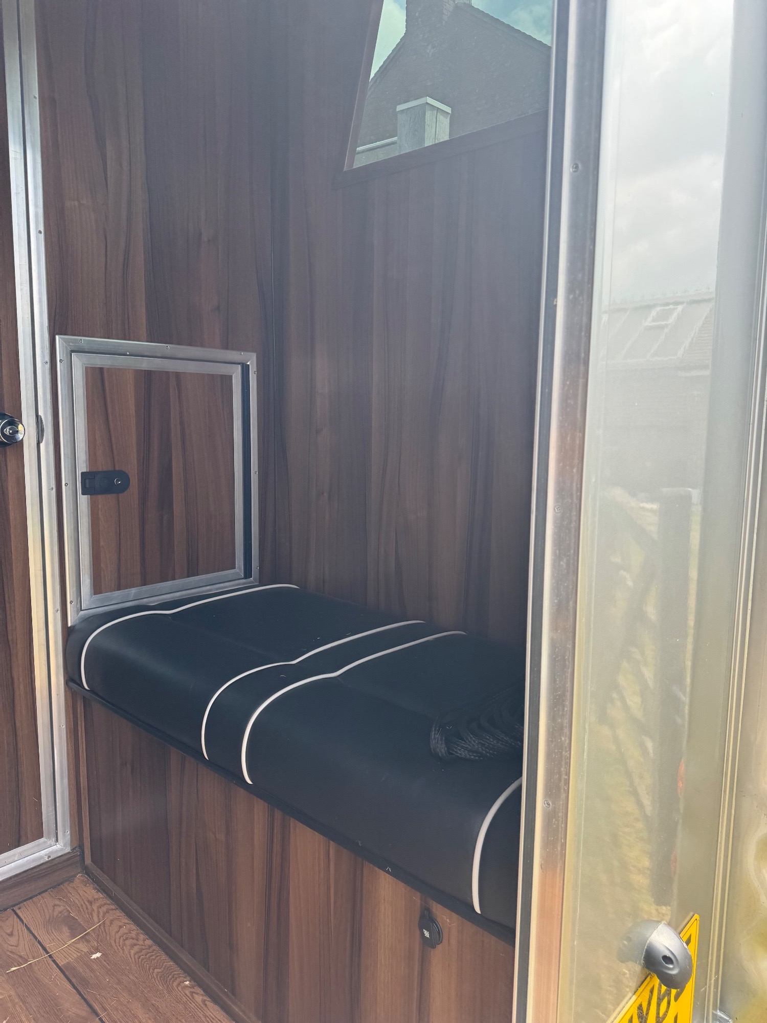 JM Horseboxes J m chaser xl Renault Horsebox 