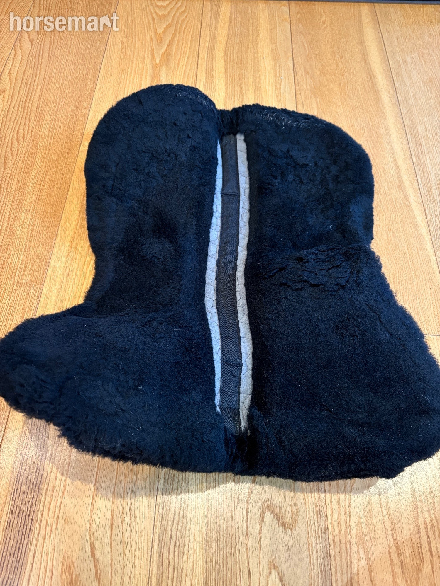 Mattes Sheepskin Saddle Half Pad – Black – Size M in 