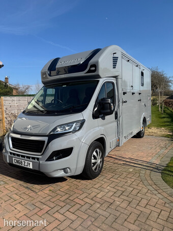 2023 Peugeot Boxer Horsebox