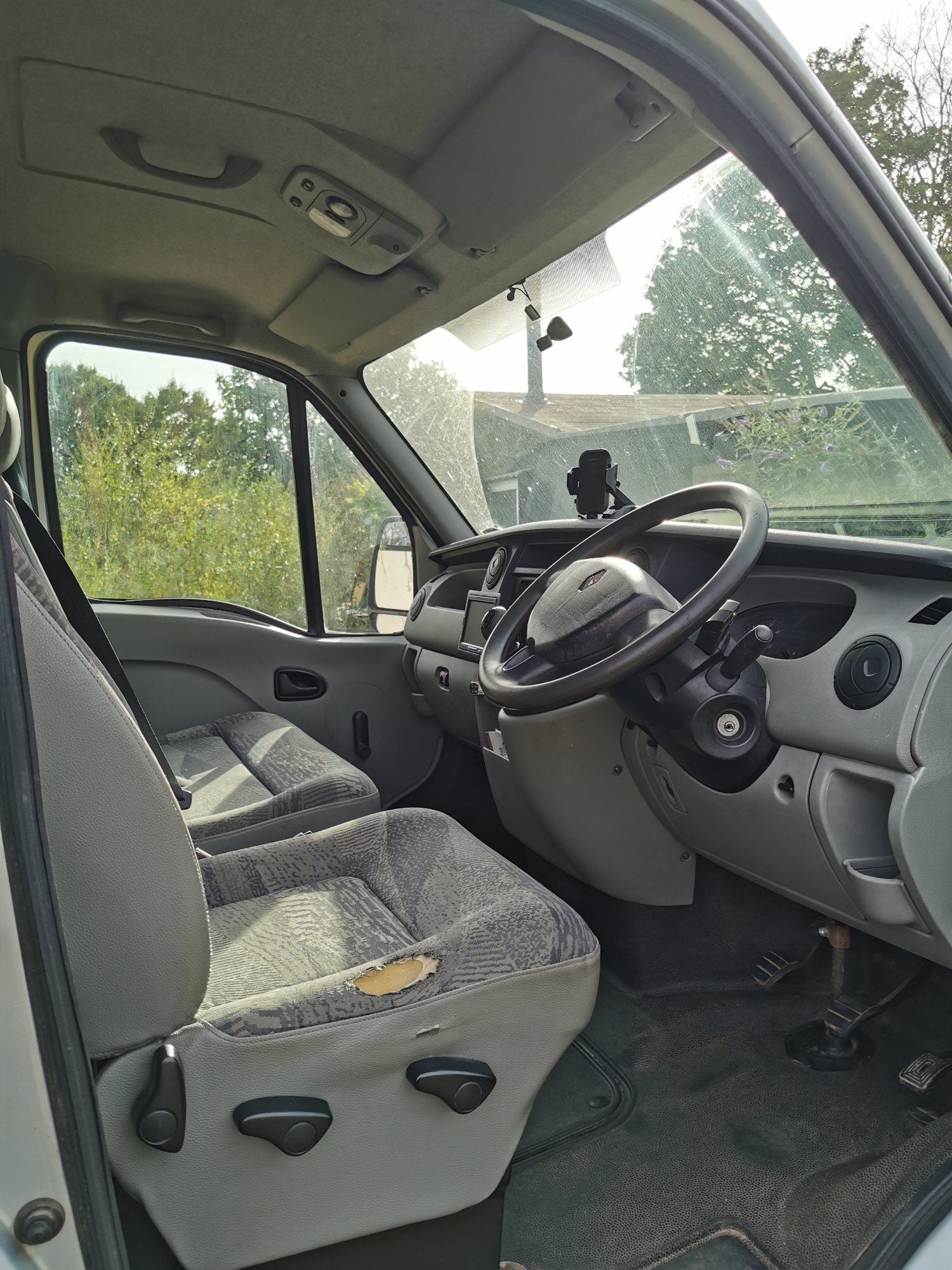 Horseboxes Up to 3.5 Tonnes - Burley Horseboxes  Renault Horsebox