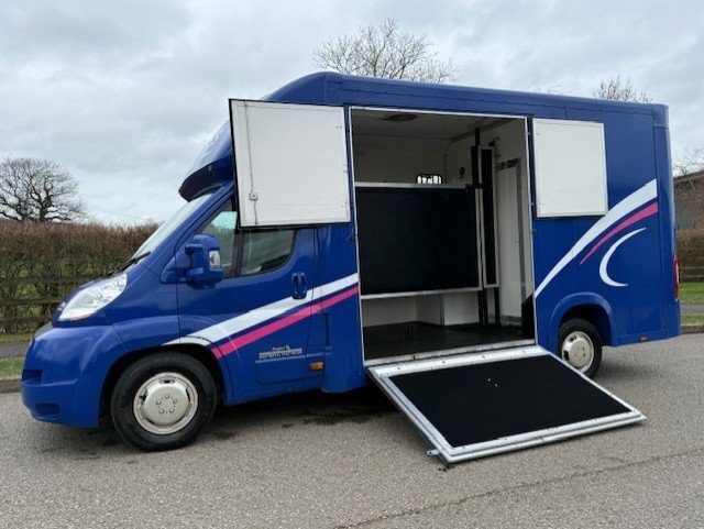  Equibabe Weekender Fiat Horsebox