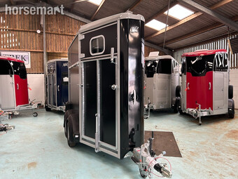 Ifor Williams HB 403 Black Horse Trailer