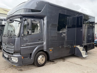 Cooke Premier Mercedes-benz Horsebox