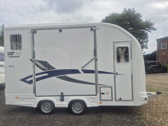 Equi-Trek Night-Treka Excel Horse Trailer