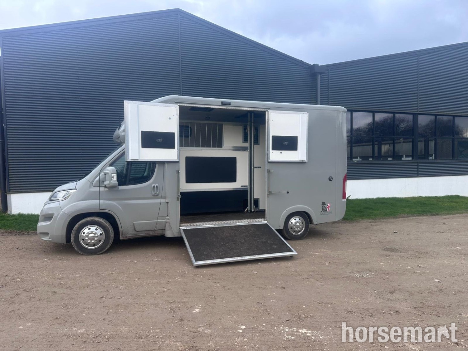 Foxy Relay Citroen Horsebox in 