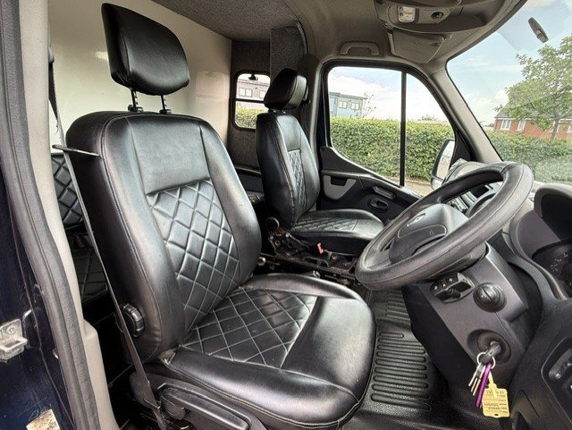  Midland Horseboxes Long Stall Pro Model Renault Master Crew Cab Horsebox