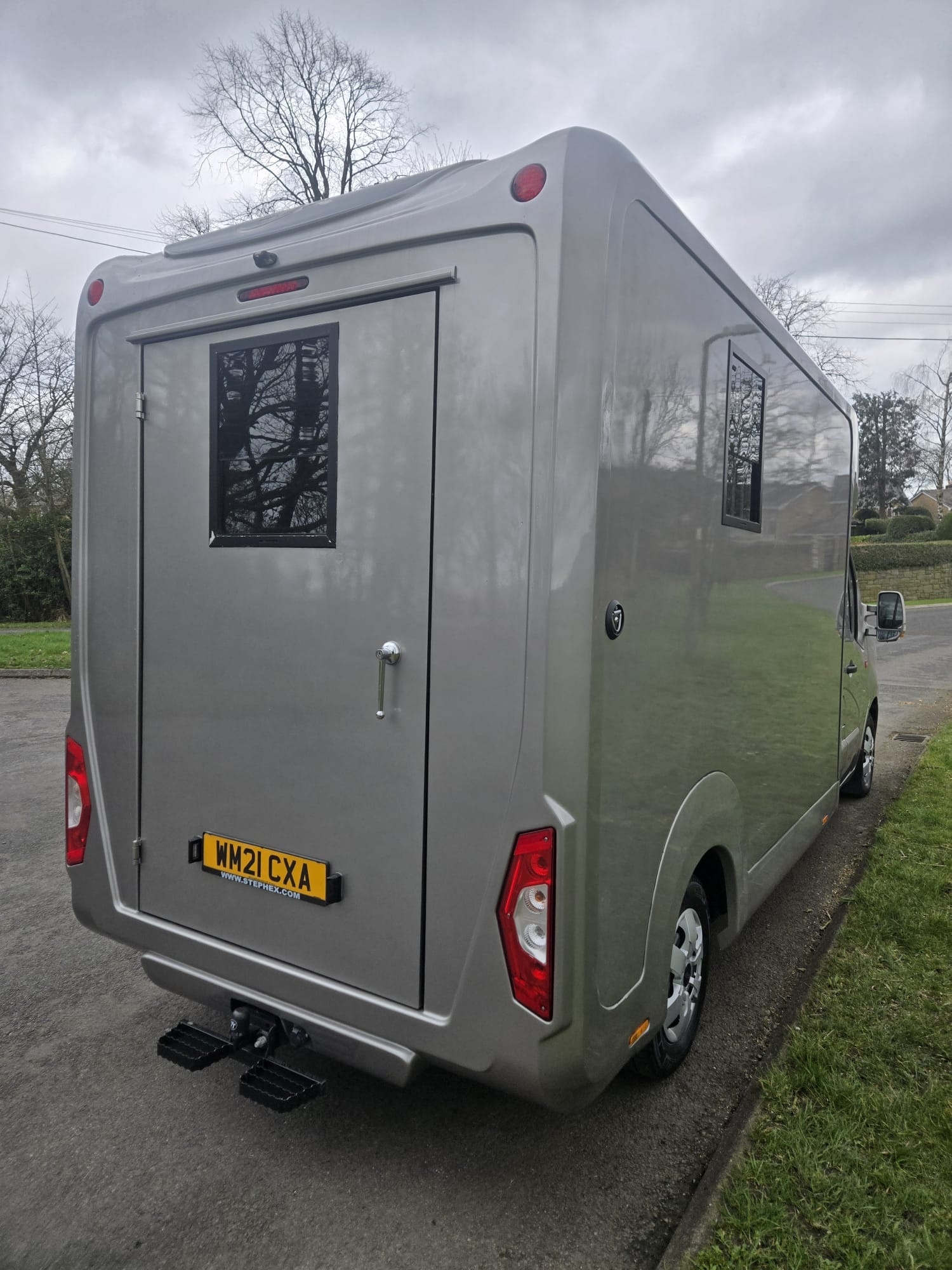 Horseboxes Up to 3.5 Tonnes - Stephex  Renault Horsebox