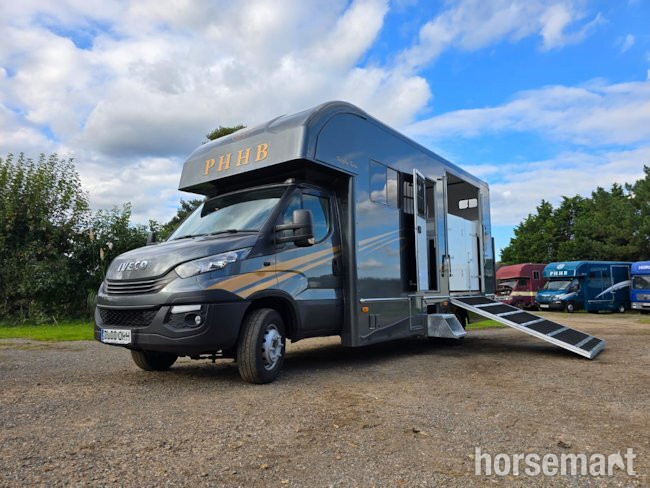 Peper Harow Trophy Twin Iveco Horsebox in 