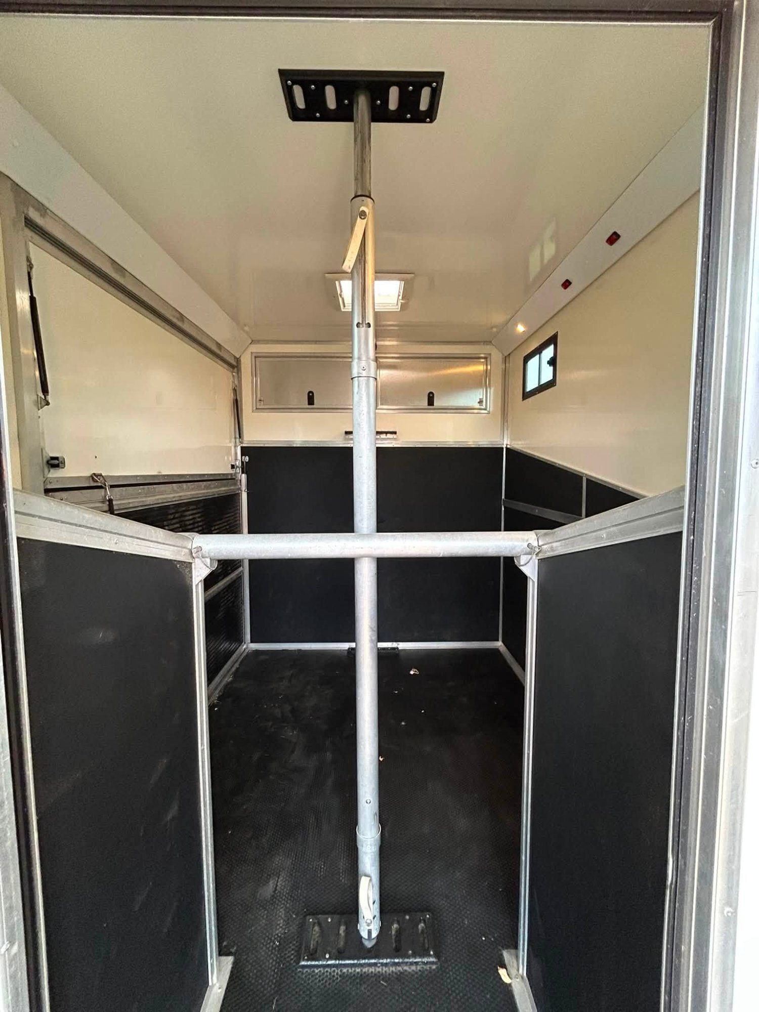 Horseboxes 3.6-7.5 Tonnes - Other  Renault Horsebox