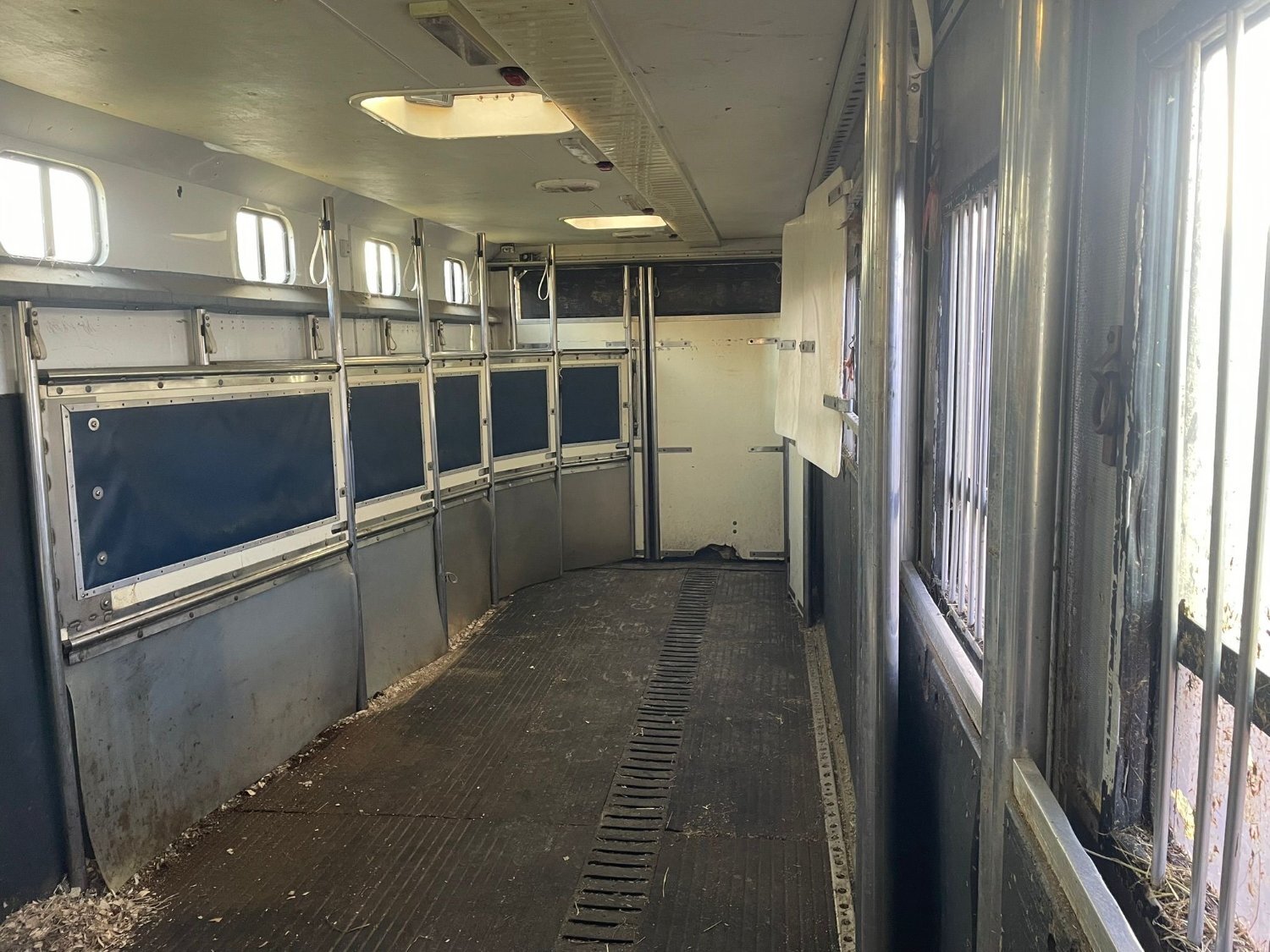 Oakley Supreme Volvo Horsebox - Horseboxes Over 7.6 Tonnes