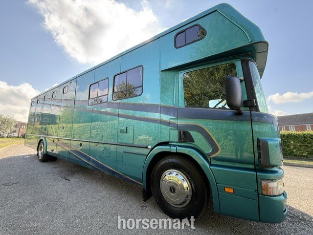 Horseboxes Over 7.6 Tonnes - Oakley Supreme  Scania 220  Horsebox