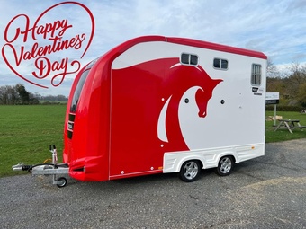 Equi-Trek Day-Treka Elite Horse Trailer