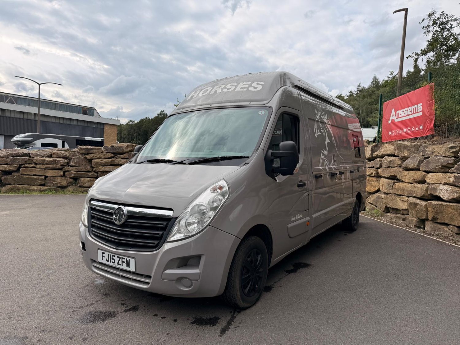 Equi-Sport  Vauxhall Horsebox - Horseboxes Up to 3.5 Tonnes