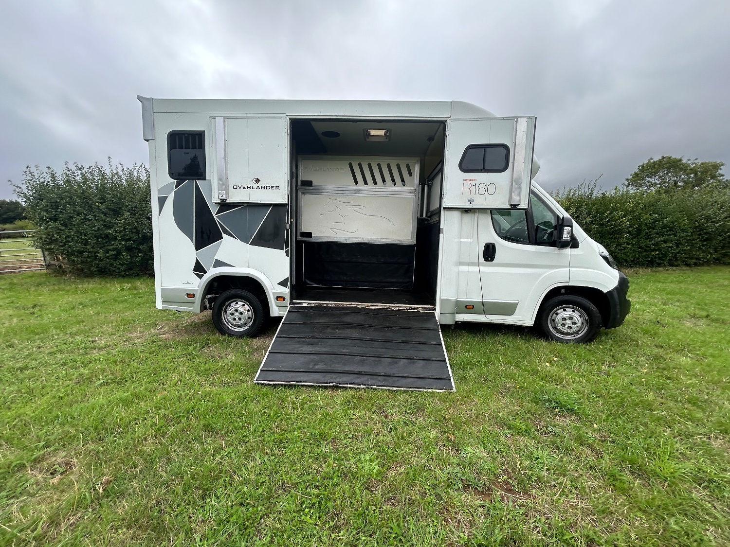 Horseboxes Up to 3.5 Tonnes - Overlander R160 Peugeot Horsebox