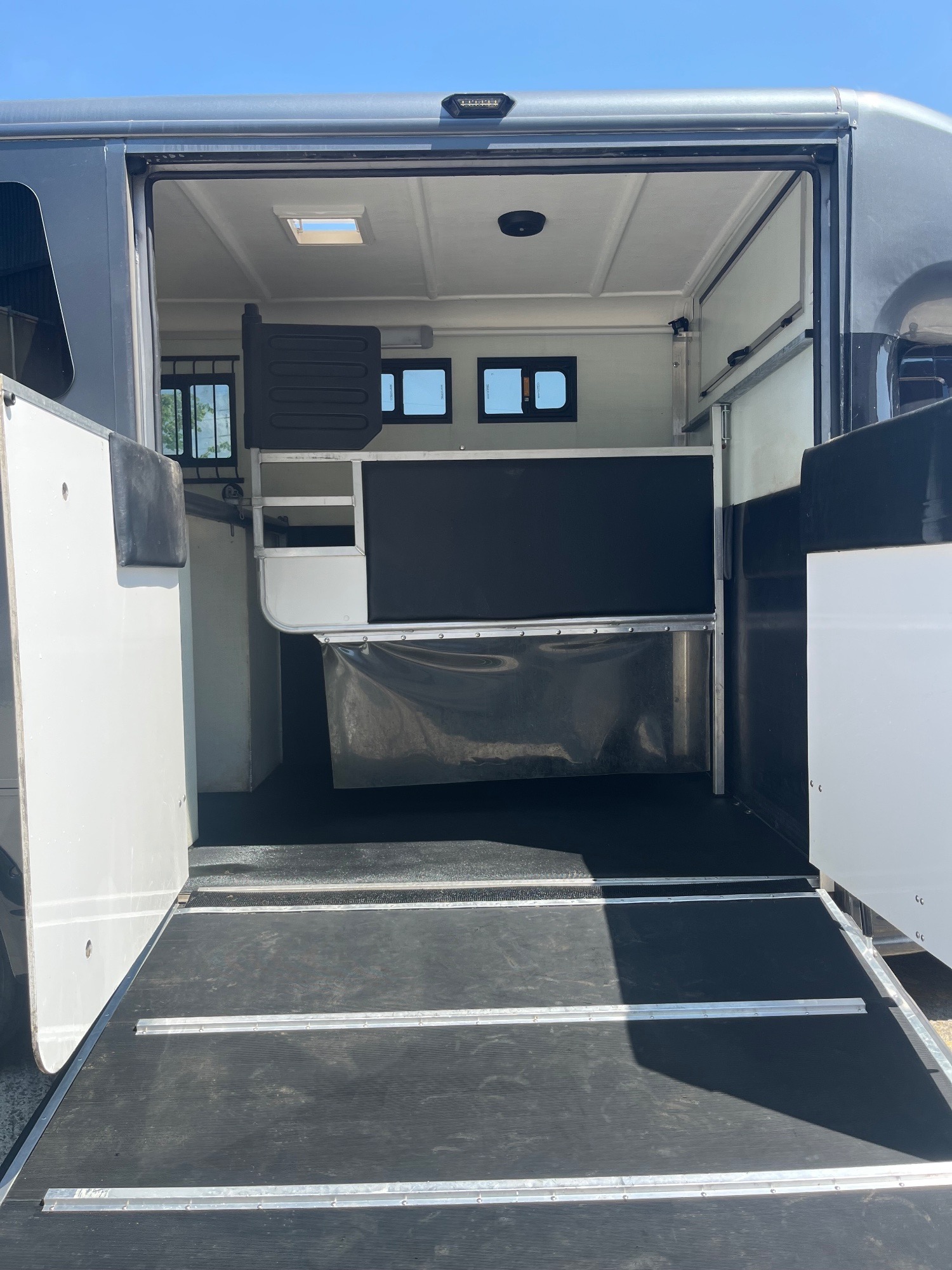 Equi-Trek Victory Excel Peugeot Horsebox - Horseboxes 3.6-7.5 Tonnes in 