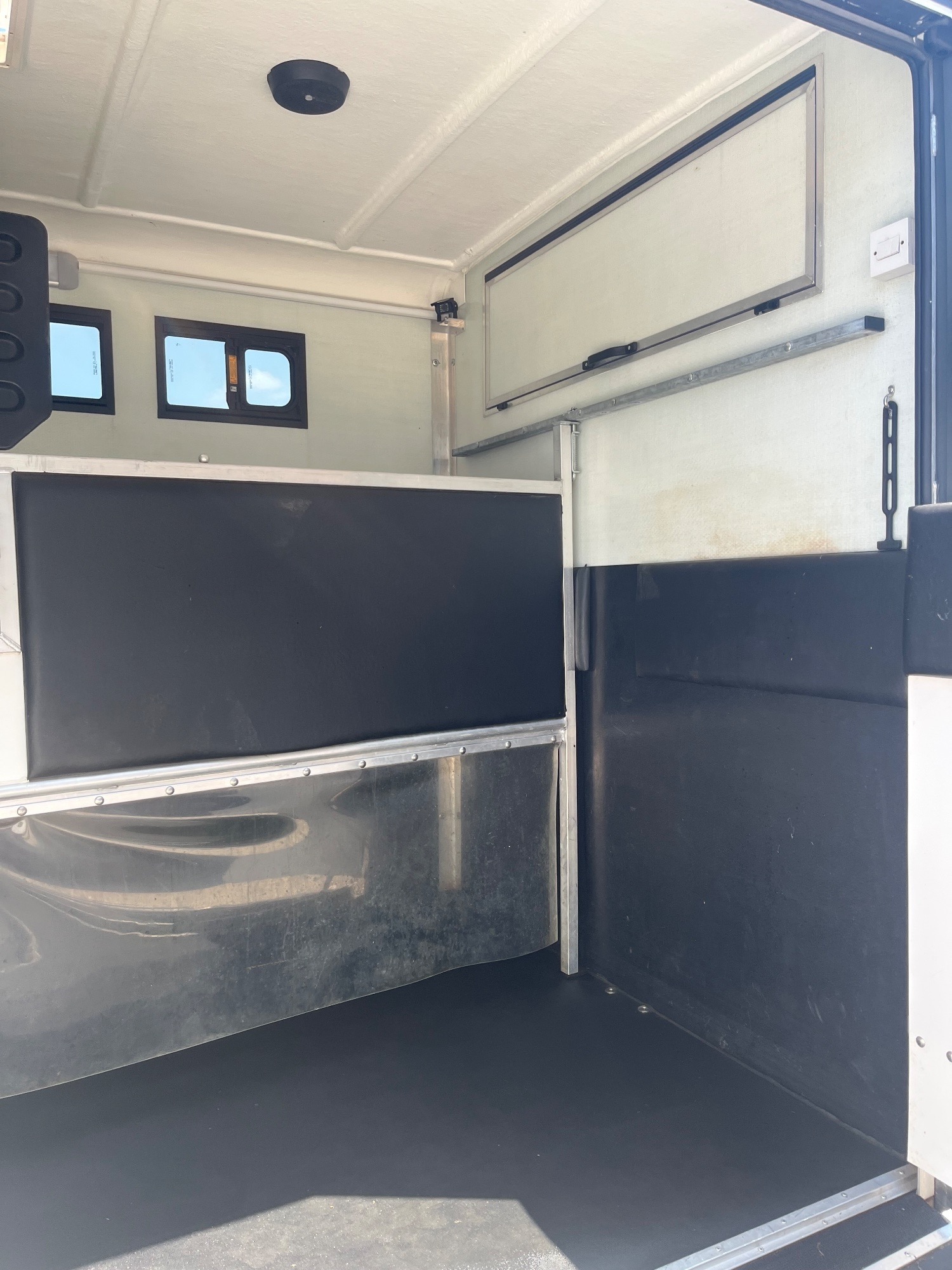 Equi-Trek Victory Excel Peugeot Horsebox - Horseboxes 3.6-7.5 Tonnes