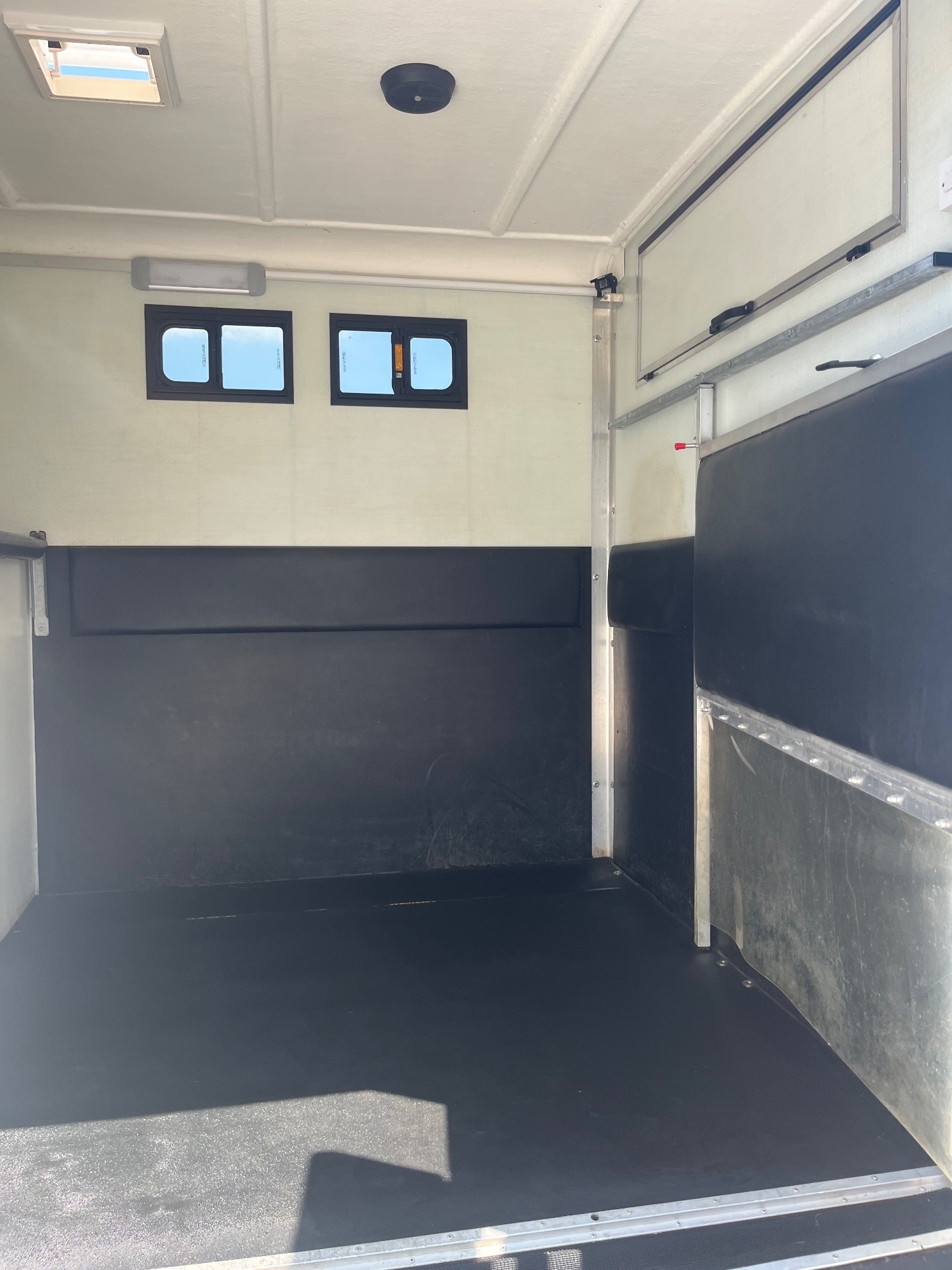Equi-Trek Victory Excel Peugeot Horsebox 