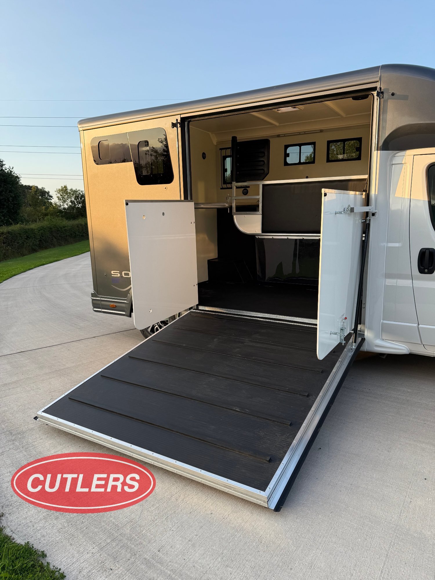 Horseboxes Up to 3.5 Tonnes - Equi-Trek Sonic Excel Peugeot Horsebox in 