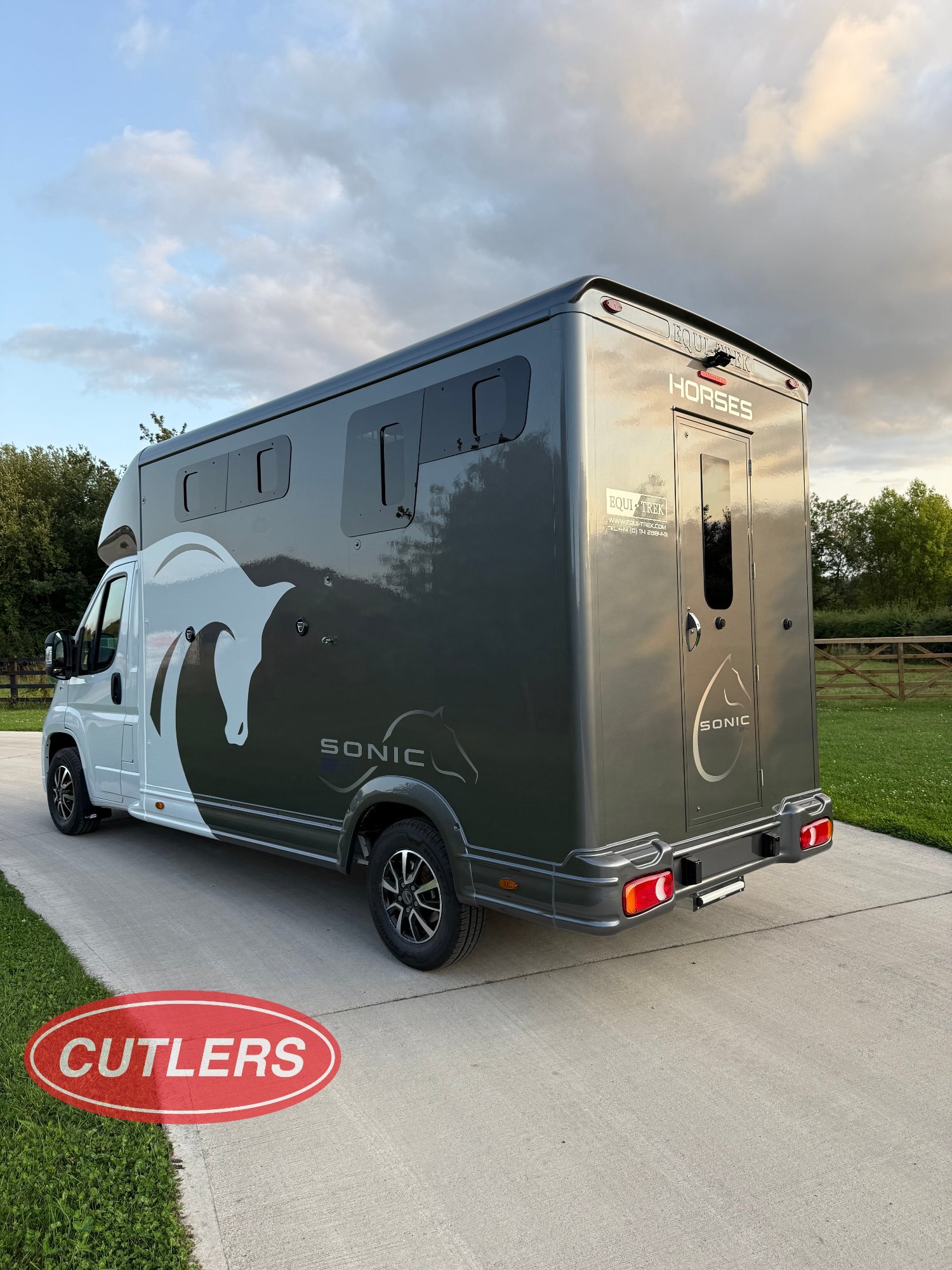 Equi-Trek Sonic Excel Peugeot Horsebox - Horseboxes Up to 3.5 Tonnes