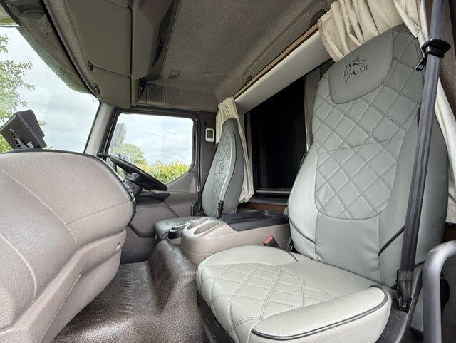Horseboxes Over 7.6 Tonnes - Andrew Maudsley Majestic 4 DAF LF Automatic Horsebox in 