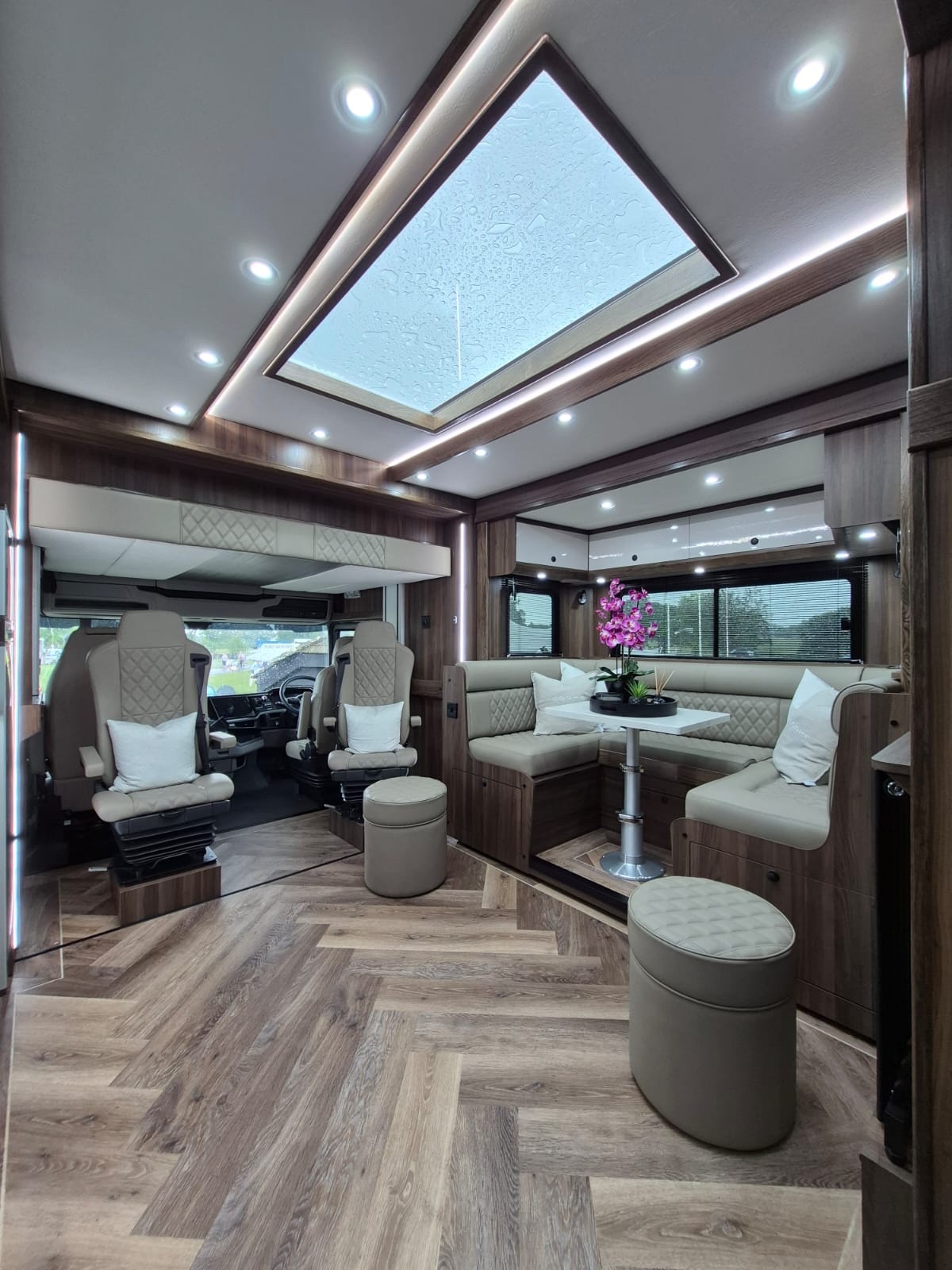  Cooke Cooke Platinum - June 27 Delivery -  Scania Horsebox