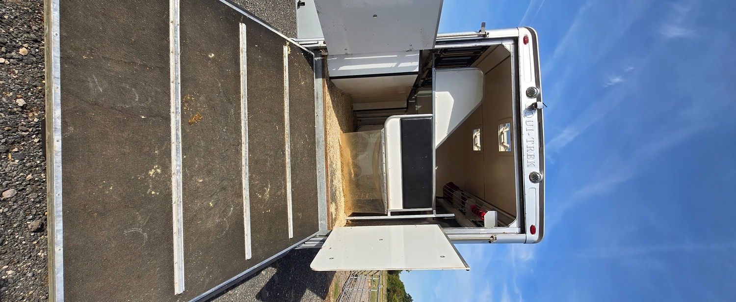 Equi-Trek Endeavour Excel Isuzu Horsebox - Horseboxes 3.6-7.5 Tonnes