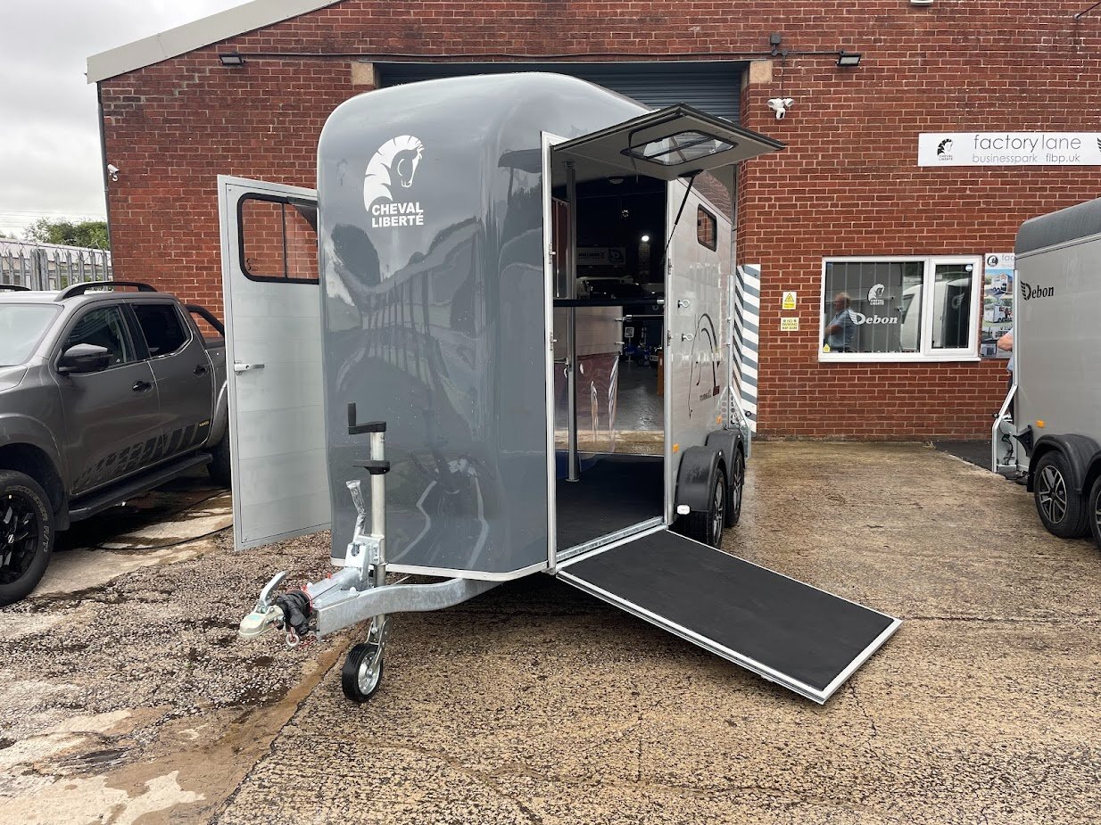 Horse Trailers - Cheval Liberte Touring XL   Horse Trailer