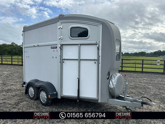2013 Nugent Spirit 25 Horse Trailer