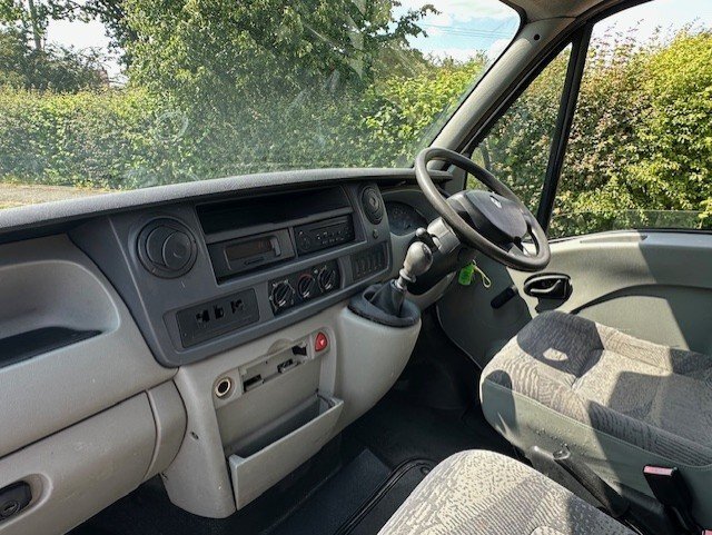 JMS  Renault Horsebox - Horseboxes Up to 3.5 Tonnes