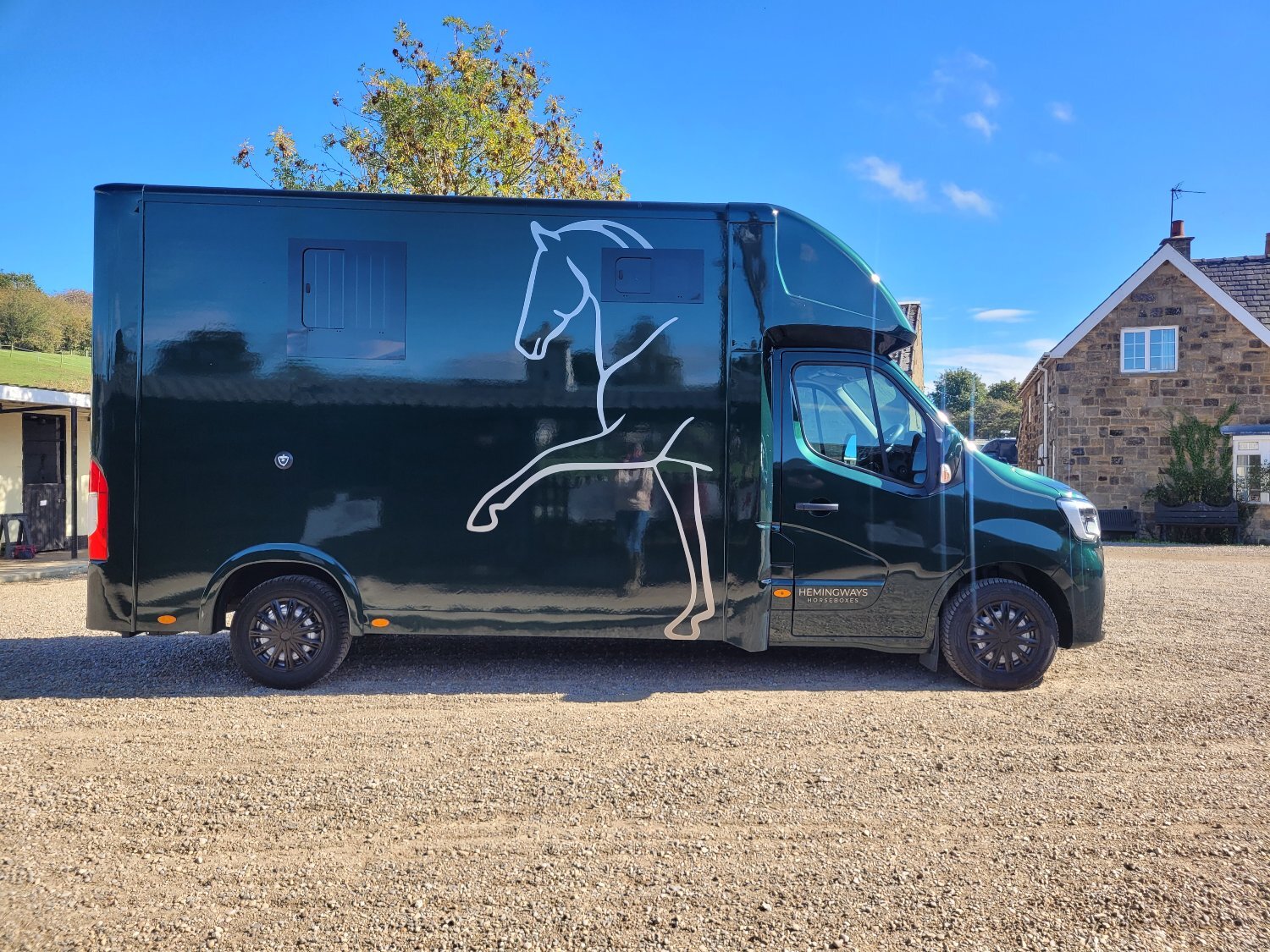 Hemingways  Longstall  Renault Trucks Horsebox - Horseboxes Up to 3.5 Tonnes