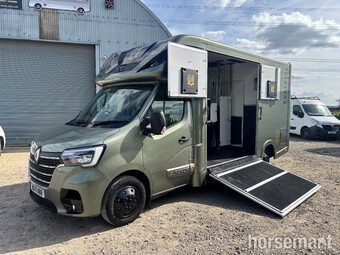2025 Renault Master Horsebox