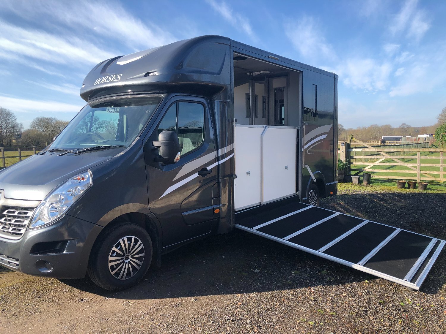  Prime 3.5 tonne Renault Trucks Horsebox