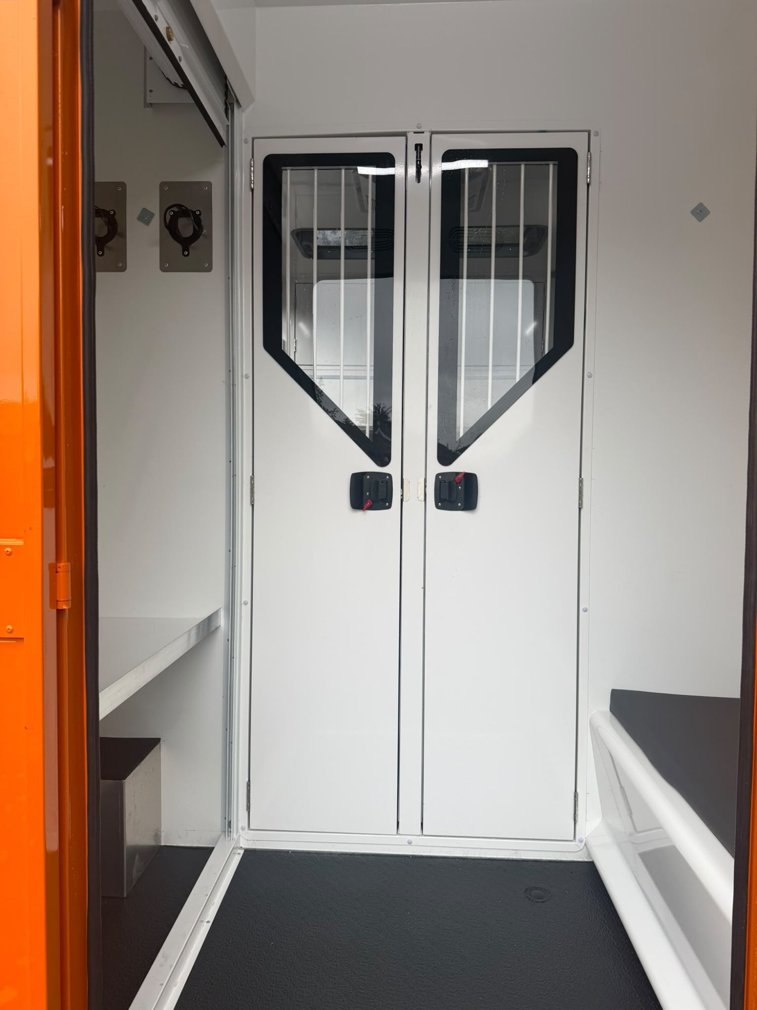 John Oates transporter professional plus  Renault Horsebox - Horseboxes Up to 3.5 Tonnes