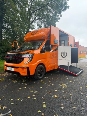 John Oates transporter professional plus Renault Horsebox