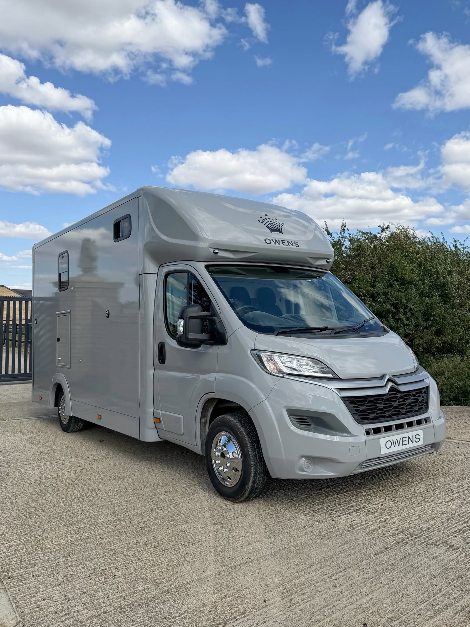 Owens Evolution | Porsche Crayon Grey | 73 Plate | 3.5T Vauxhall Movano Horsebox