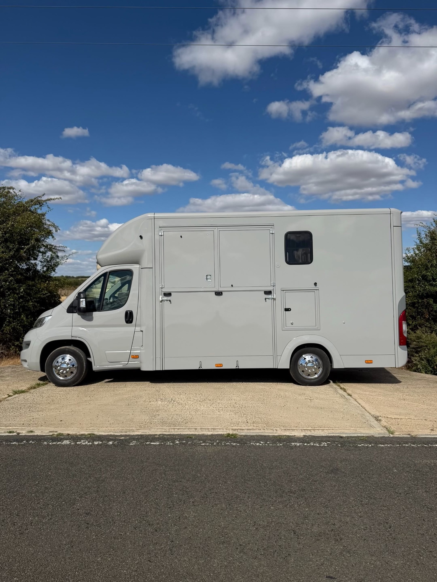 Owens Evolution | Porsche Crayon Grey | 73 Plate | 3.5T Vauxhall Movano Horsebox - Horseboxes Up to 3.5 Tonnes in 