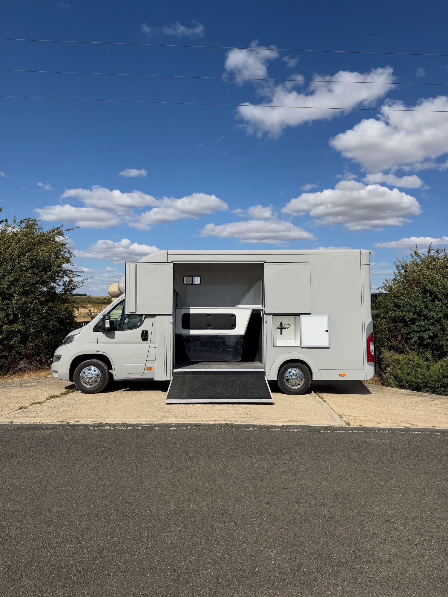 Owens Evolution | Porsche Crayon Grey | 73 Plate | 3.5T Vauxhall Movano Horsebox