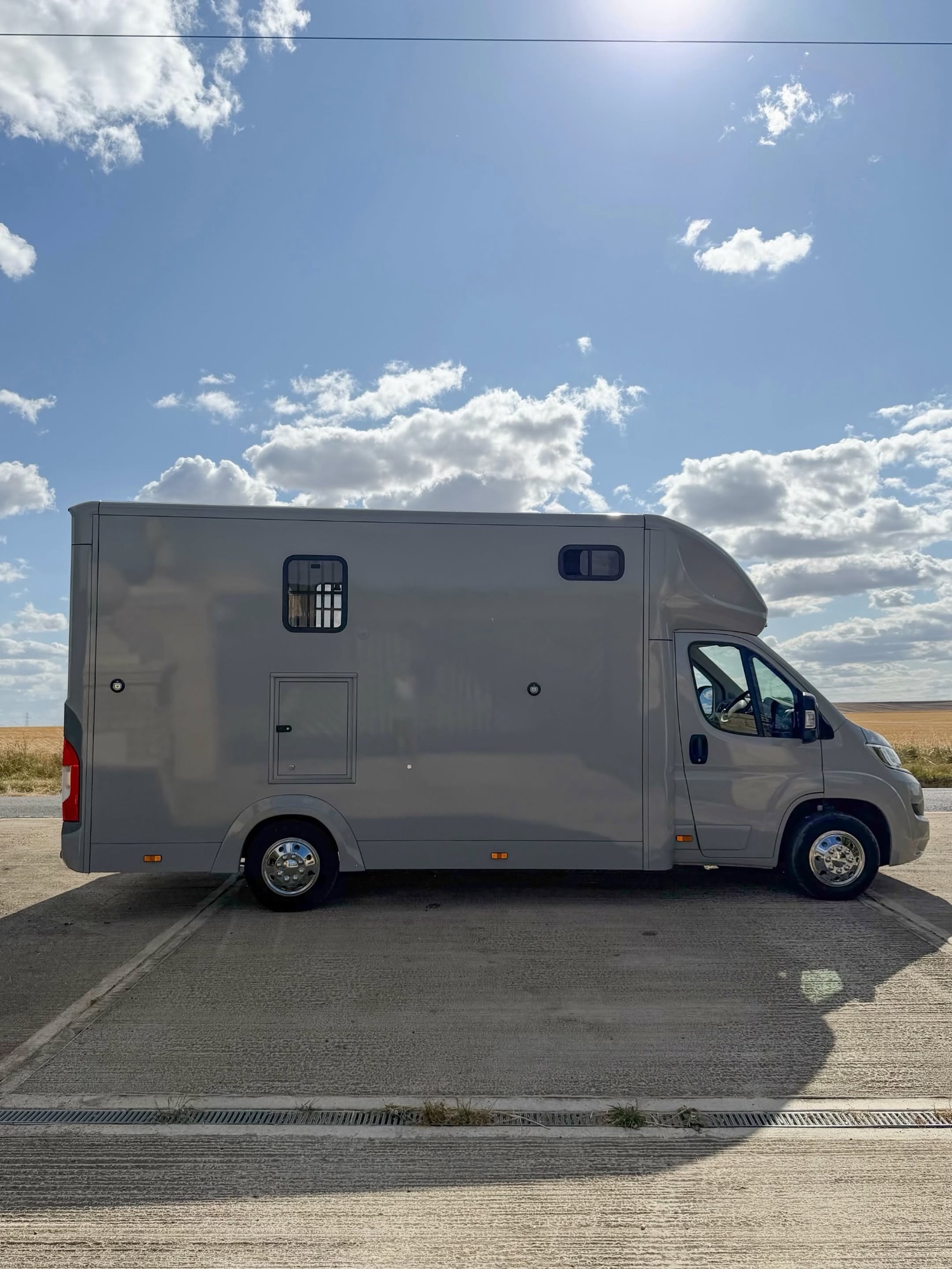 Owens Evolution | Porsche Crayon Grey | 73 Plate | 3.5T Vauxhall Movano Horsebox - Horseboxes Up to 3.5 Tonnes