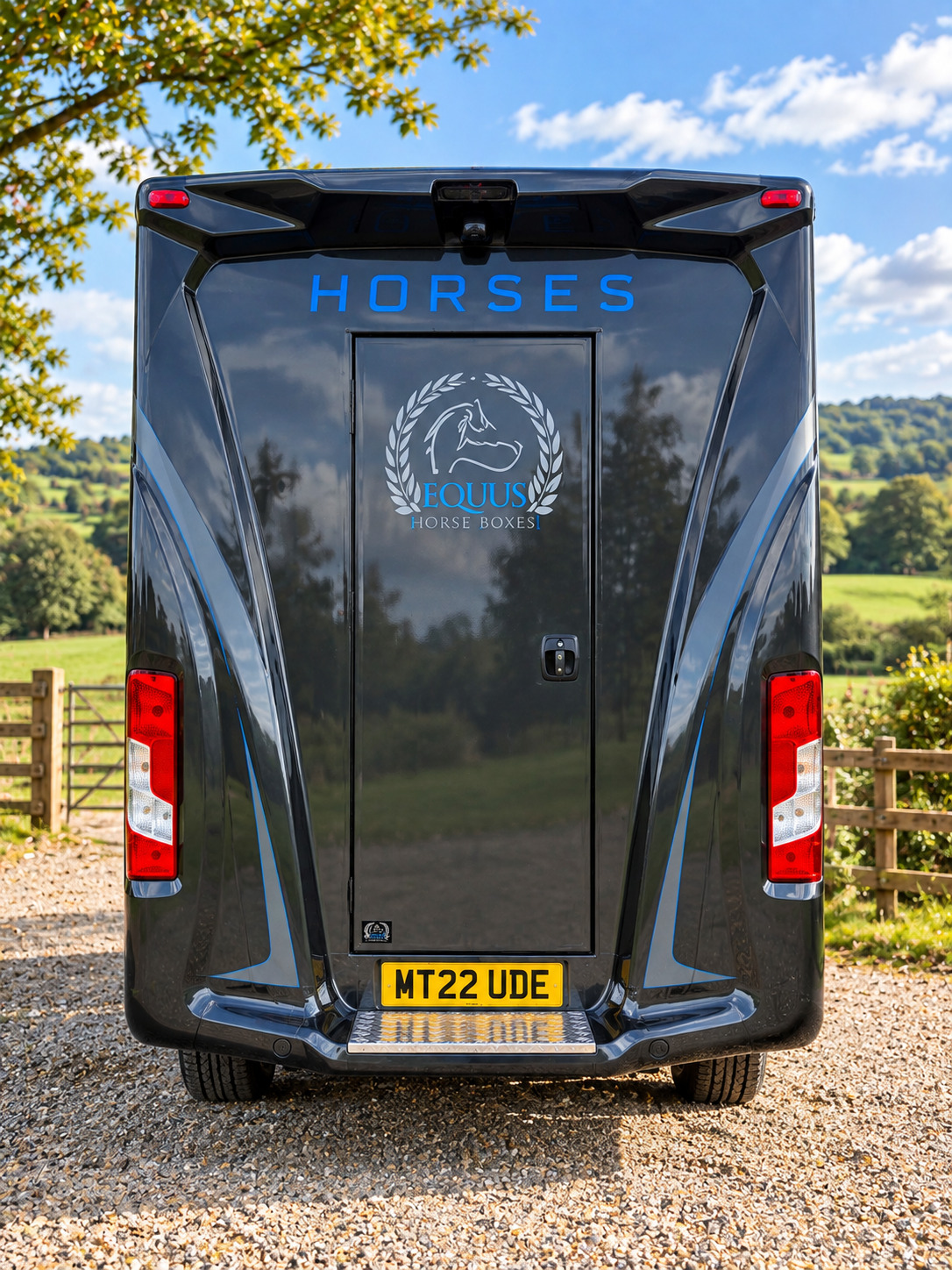 Equus ST3500 Vauxhall Horsebox - Horseboxes Up to 3.5 Tonnes in 