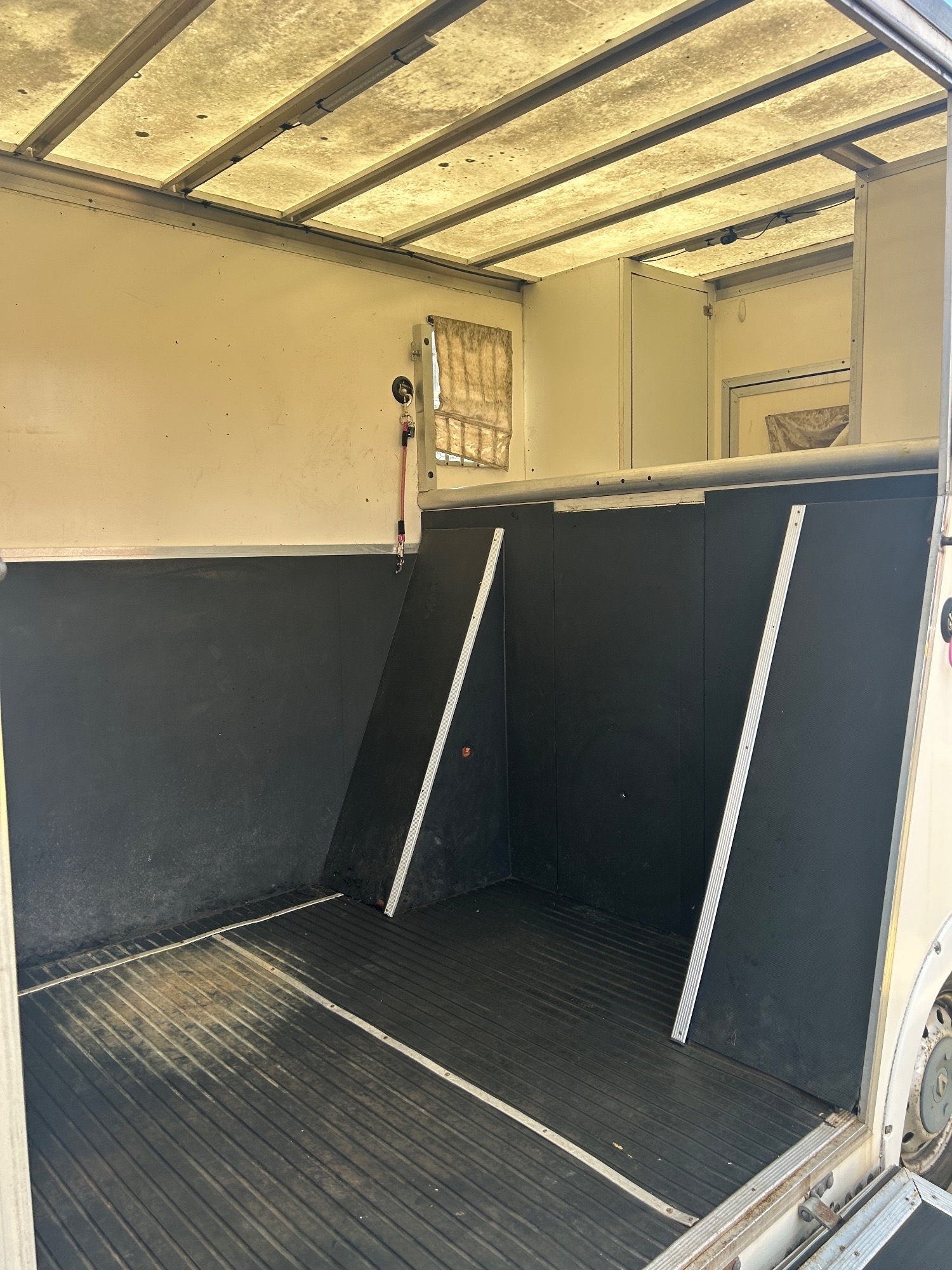 Horseboxes Up to 3.5 Tonnes - Custom  Renault Horsebox in 