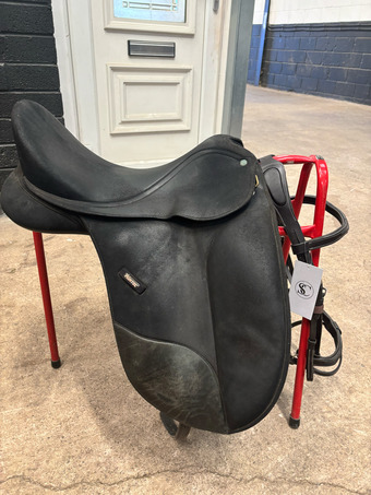 wintec Isabelle dressage saddle 17.5inch