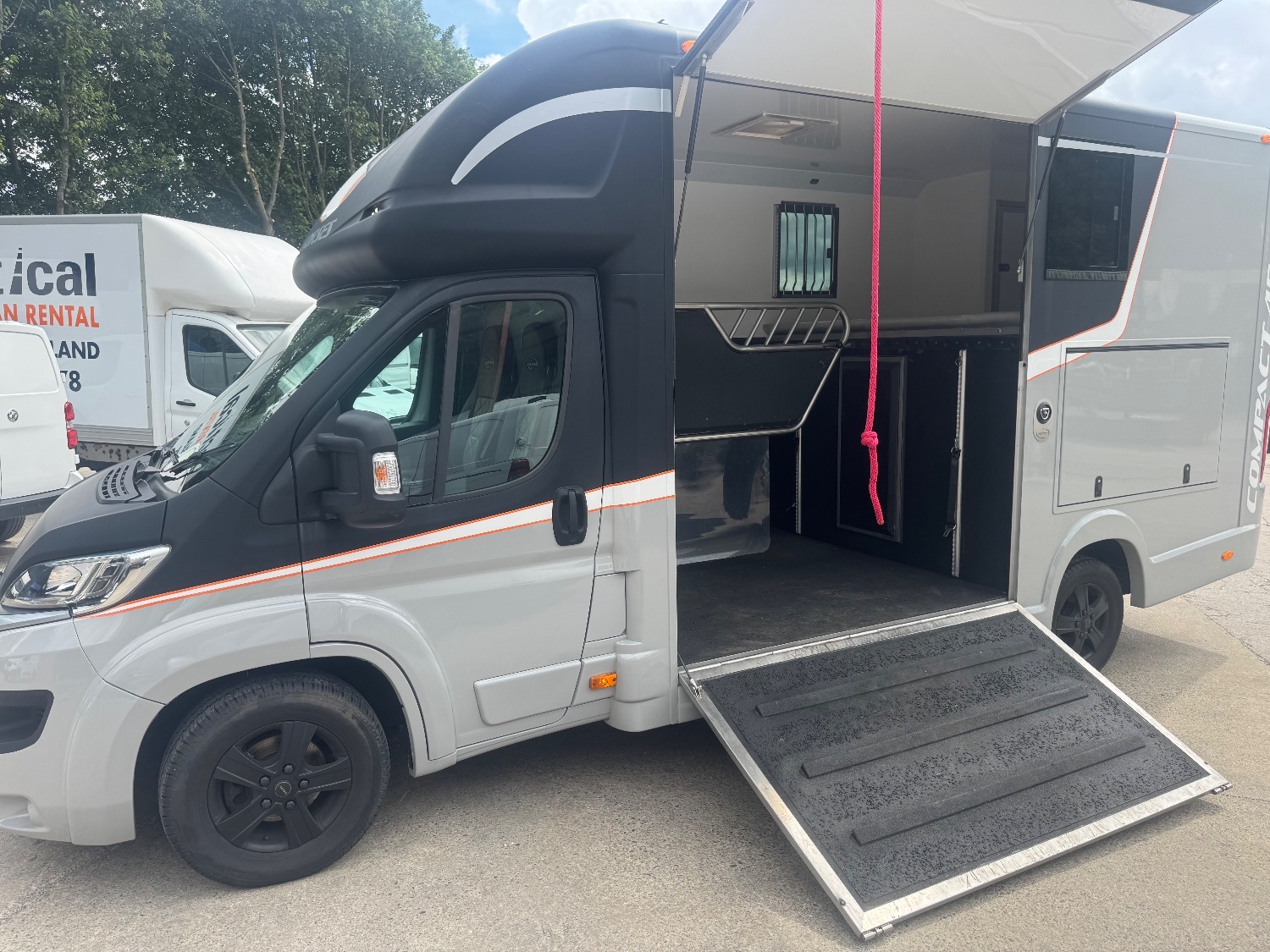 Horseboxes 3.6-7.5 Tonnes - Kevin Parker Aeos Compact 45 Citroen Horsebox