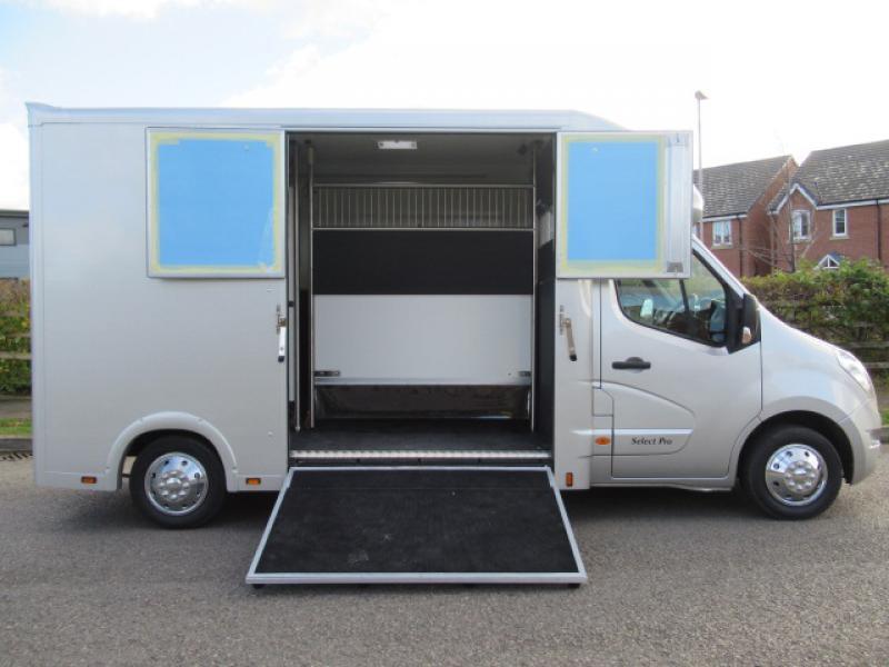 Horseboxes Up to 3.5 Tonnes - Master Renault Horsebox in 