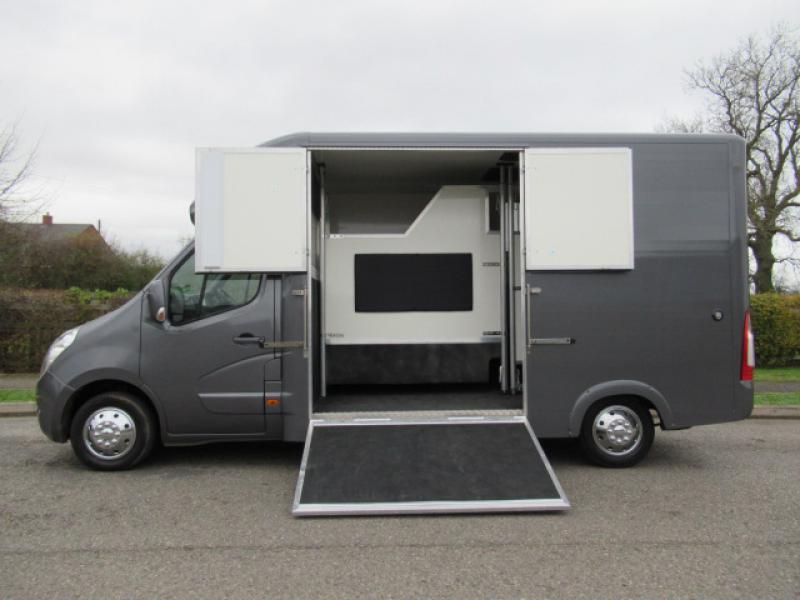 Movano Vauxhall Horsebox
