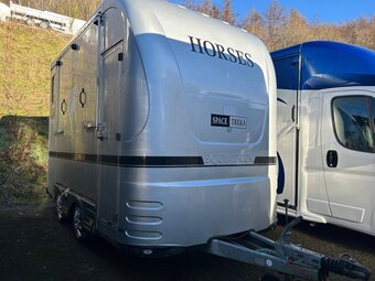 2011 Equi-Trek Space-Treka L Horse Trailer