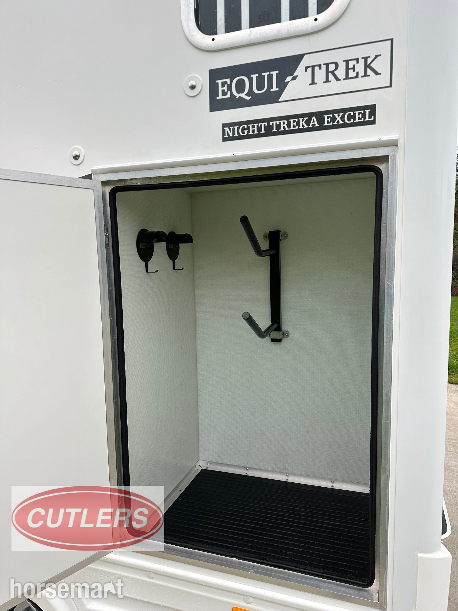 Horse Trailers - Equi-Trek Night-Treka Excel  Horse Trailer