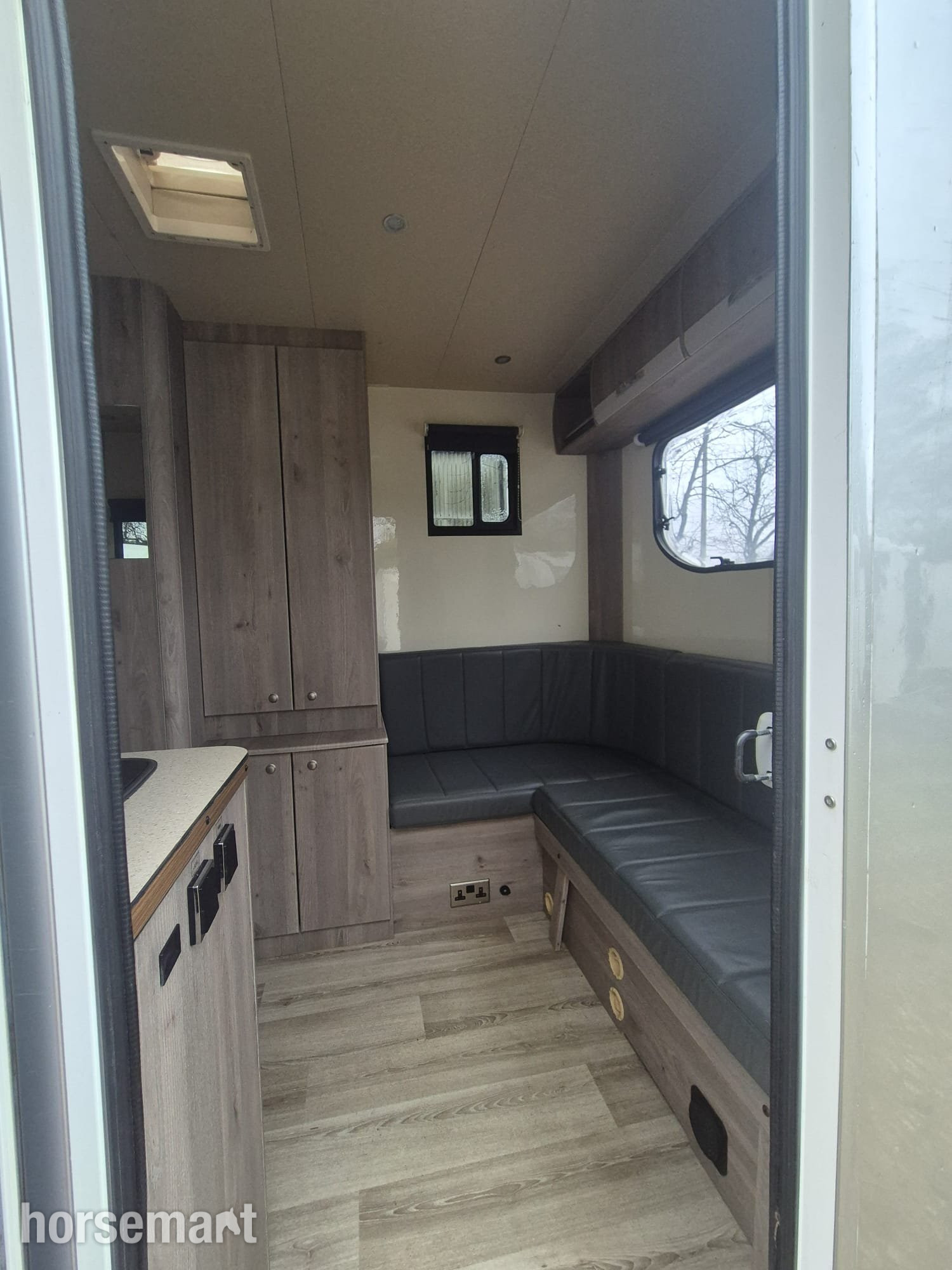 Equi-Trek Valiant Peugeot Horsebox - Horseboxes 3.6-7.5 Tonnes
