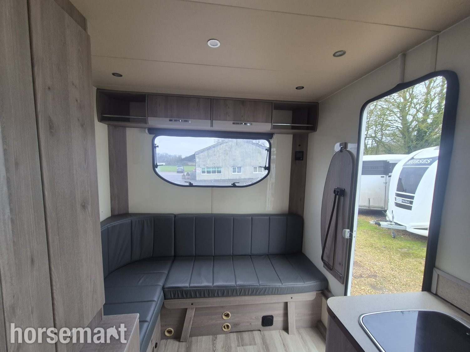 Equi-Trek Valiant Peugeot Horsebox 