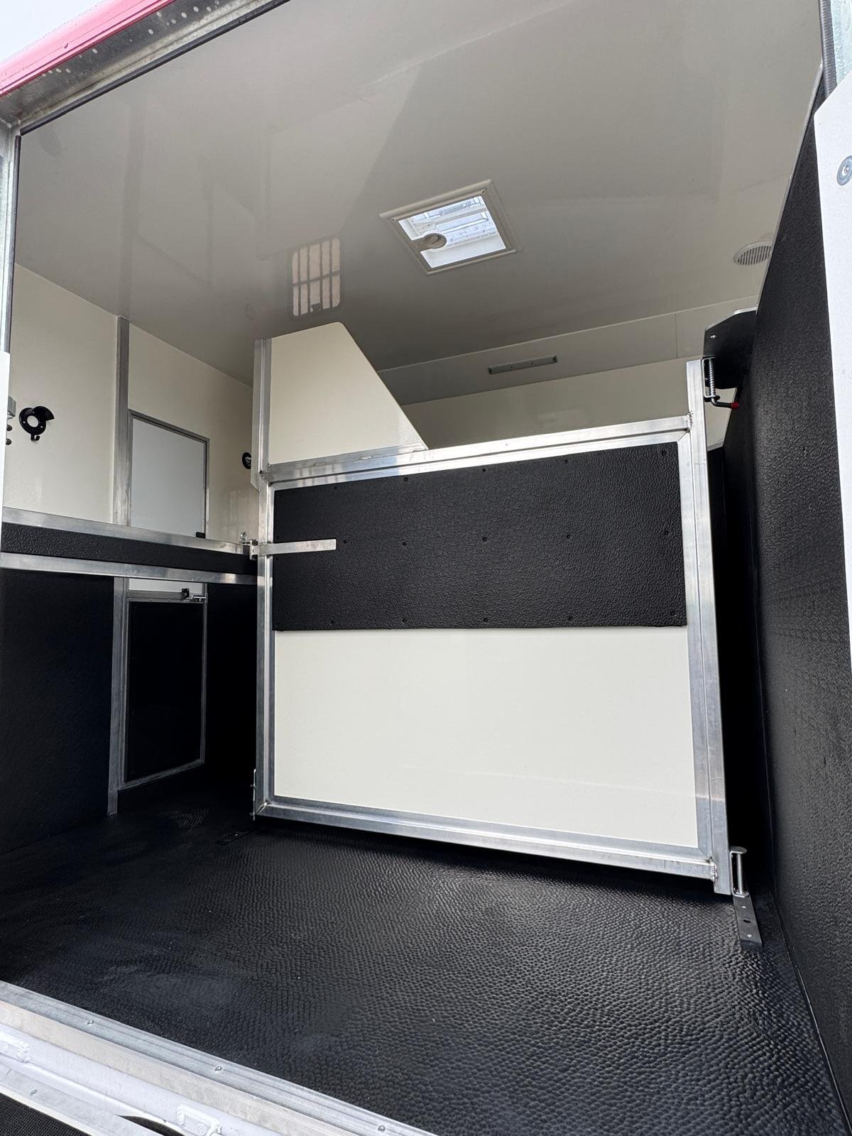 Horseboxes 3.6-7.5 Tonnes - Trevett & Smith 7.2T Iveco Horsebox