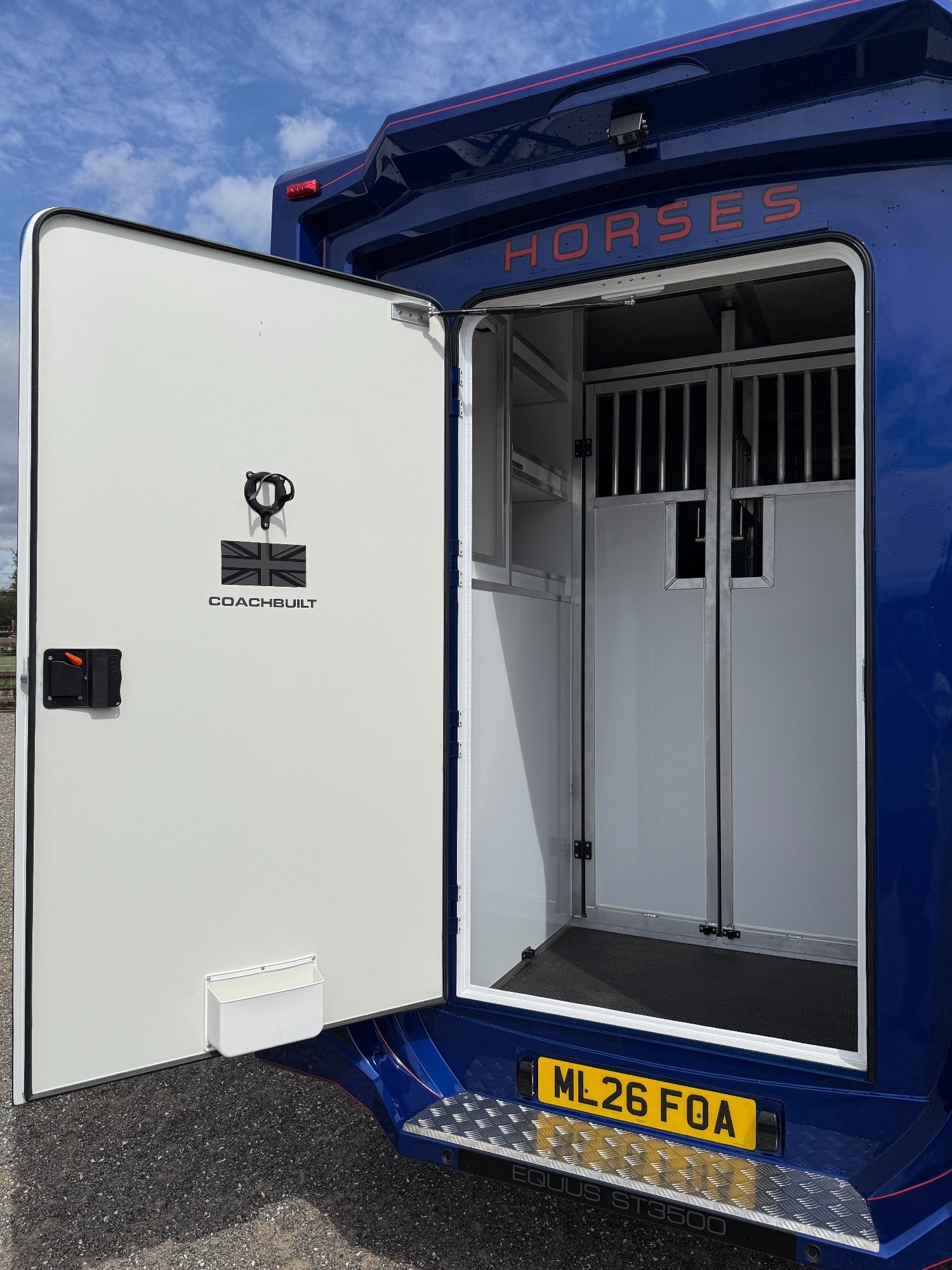 Equus ST3500 Renault Horsebox 
